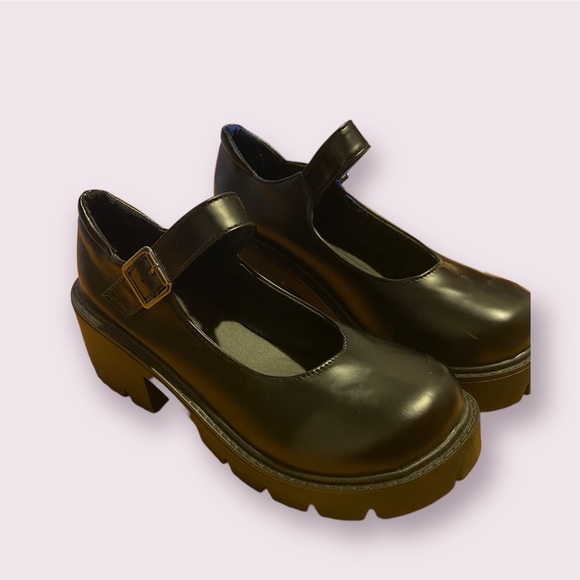 COPY - Platform, Mary Jane shoes. Vintage style, from SHEIN. Size 7.5.🖤 - Picture 3 of 5